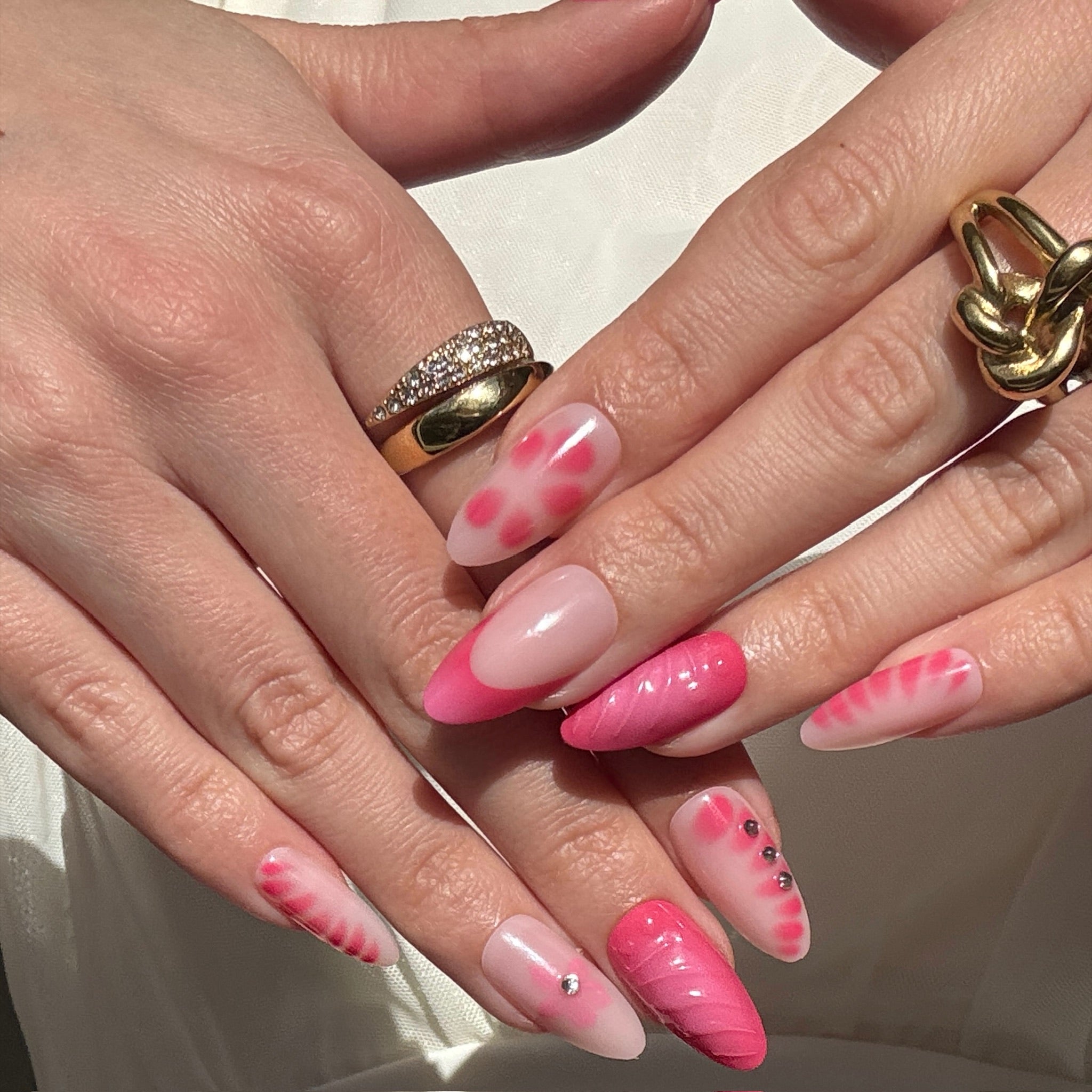 XN3DPH026 – lange mandelrosafarbene Nagelkunst