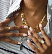 chloe - milky franse manicure softgel plaknagels in een korte vierkante vorm