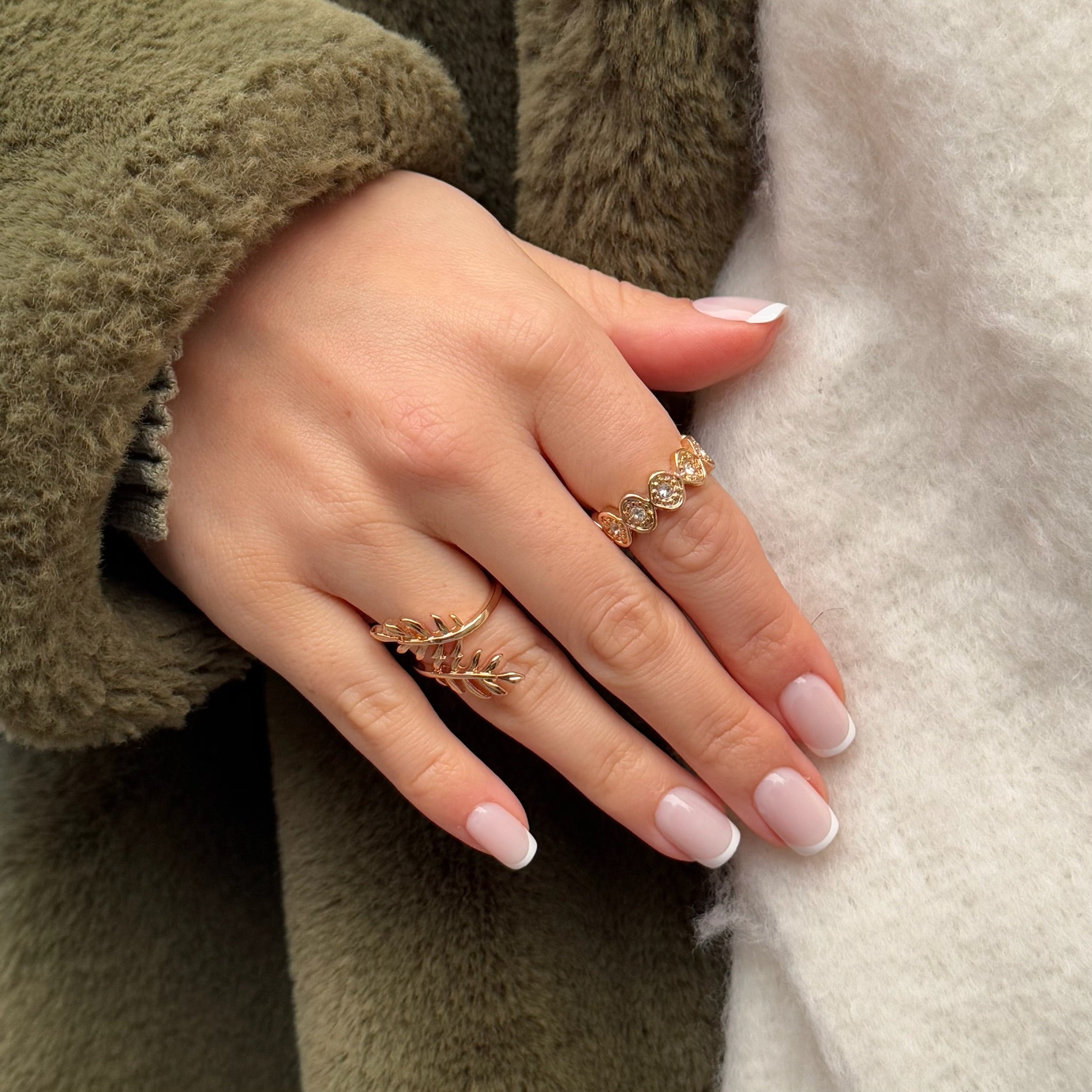 chloe is een natuurlijke franse manicure gemaakt van softgel. kunstnagels die je zelf opplakt