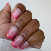 friendzonde plaknagels gemaakt van zachte gel voor een flexibele en duurzame manicure