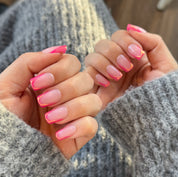 friendzone is een manicure met een 3d roze glanzende french tip 