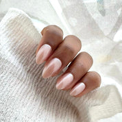 hailey manicure is gemaakt van softgel en heeft een mooie chrome effect - amandelvormig en een natuurlijke pasvorm