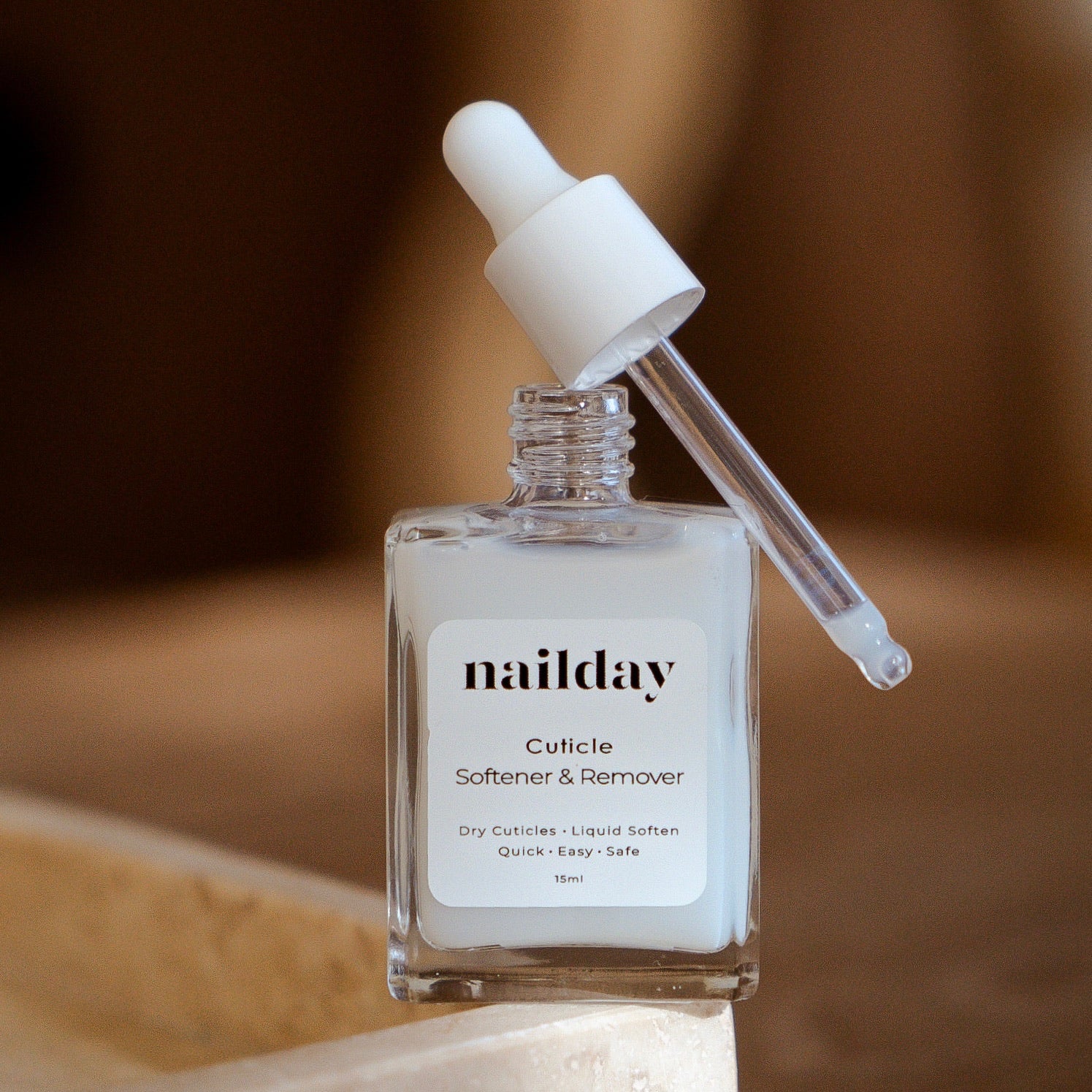 een cuticle softener en remover van nailday boor verzorgde nagelriemen