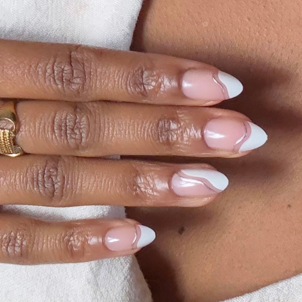 silver lining softgel press ons franse manicure met zilver details medium amandelvormige plaknagels 