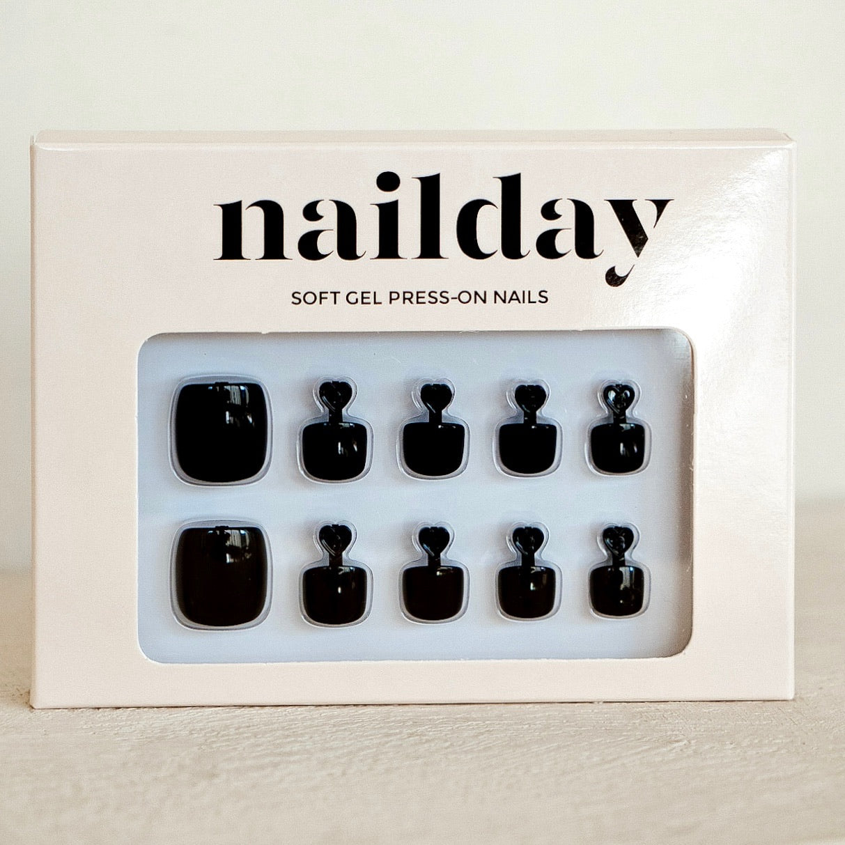 softgel plaknagels voor de voeten in de kleur zwart glanzend