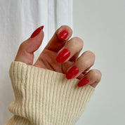 spicy softgel press on nagels in een fel rode kleur- korte ovaal manicure handig om te herbruiken